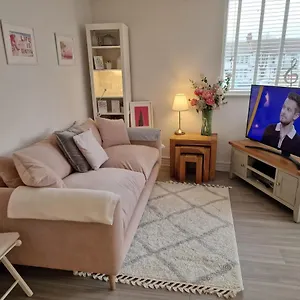 Luxury Modern Apt With Parking On Broadway Apartment
