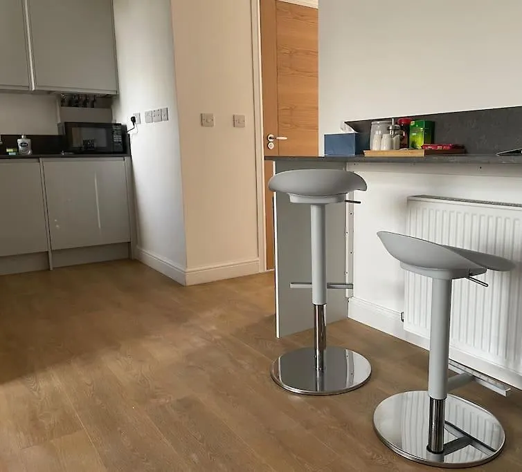 Family Friendly New Flat At London Gants Hill Station Near Ilford Apartment Wanstead United Kingdom