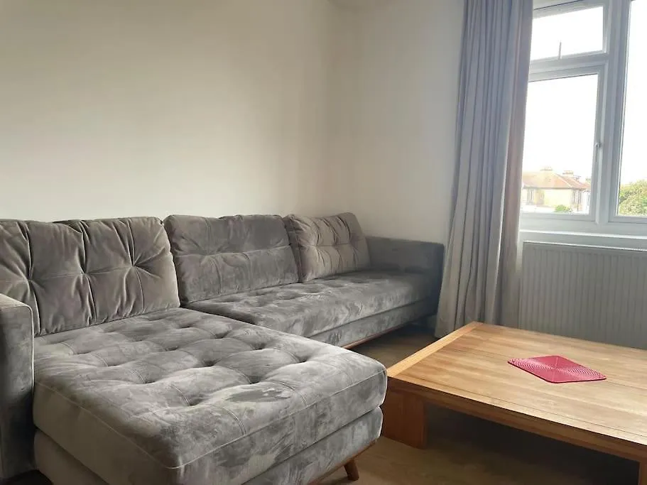 Family Friendly New Flat At London Gants Hill Station Near Ilford Apartment Wanstead